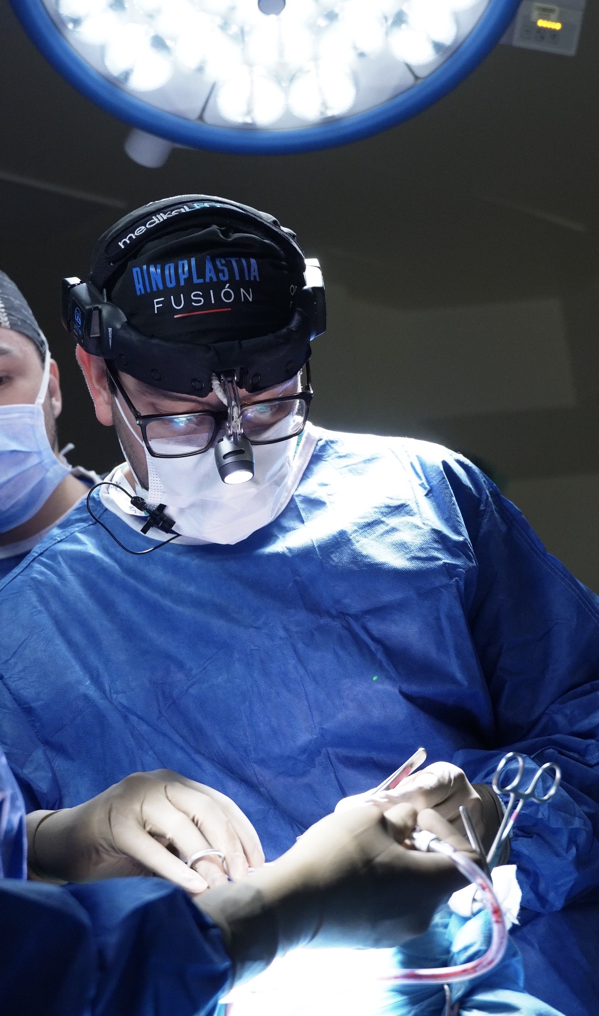 Cirugía de rinoplastia en vivo